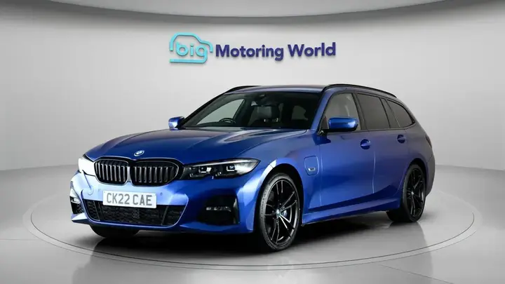 BMW 3 Series 2022 photo 4