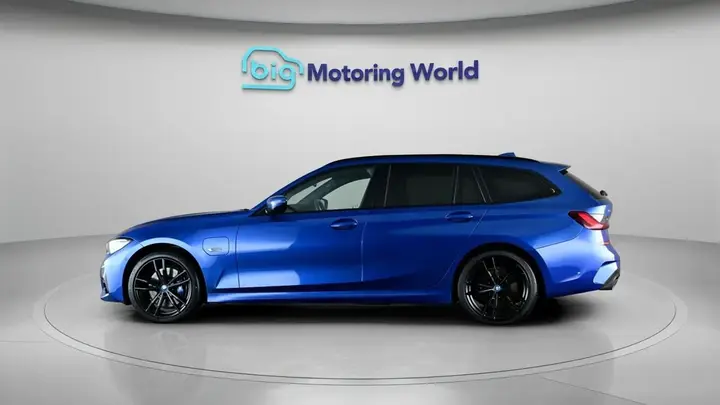 BMW 3 Series 2022 photo 5
