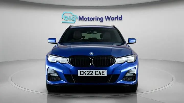 BMW 3 Series 2022 photo 3