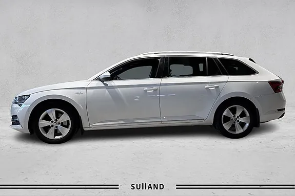 Skoda Superb 2022 photo 2