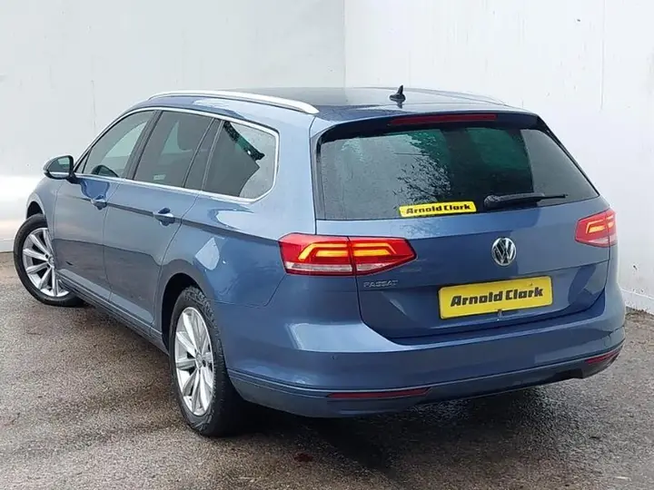 Volkswagen Passat 2018 photo 2