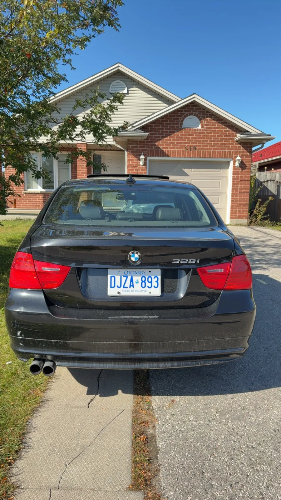 BMW 3 Series 2011 photo 2