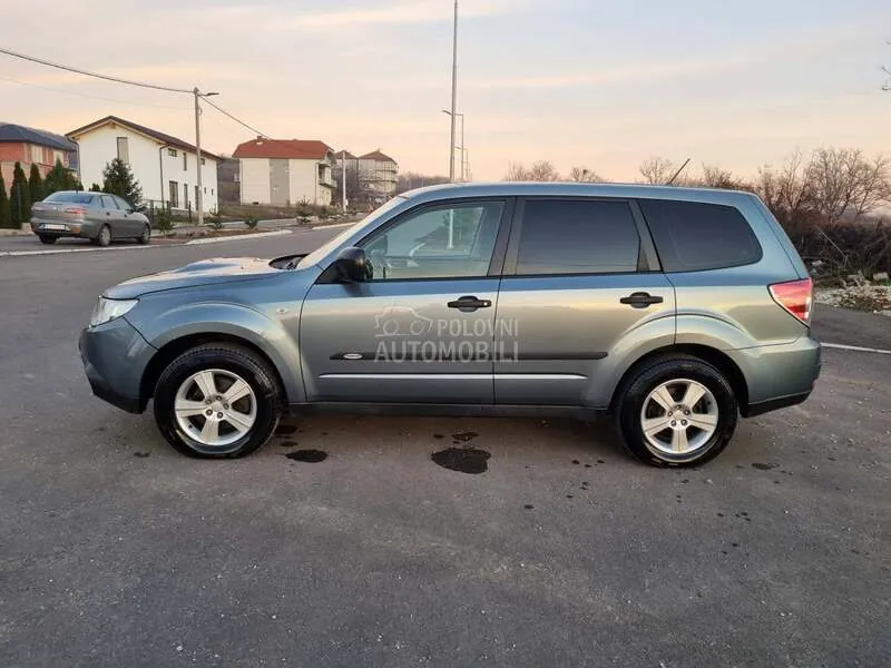 Subaru Forester 2010 photo 2