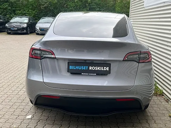 Tesla Model Y 2024 photo 5