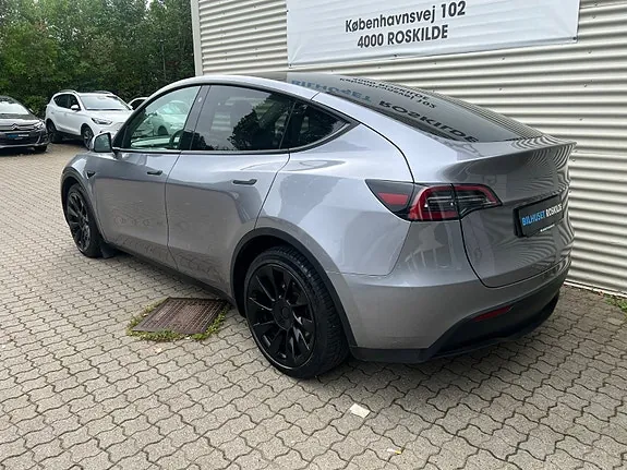 Tesla Model Y 2024 photo 4