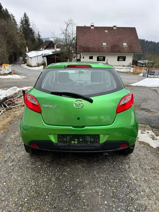 Mazda Mazda2 2009 photo 3