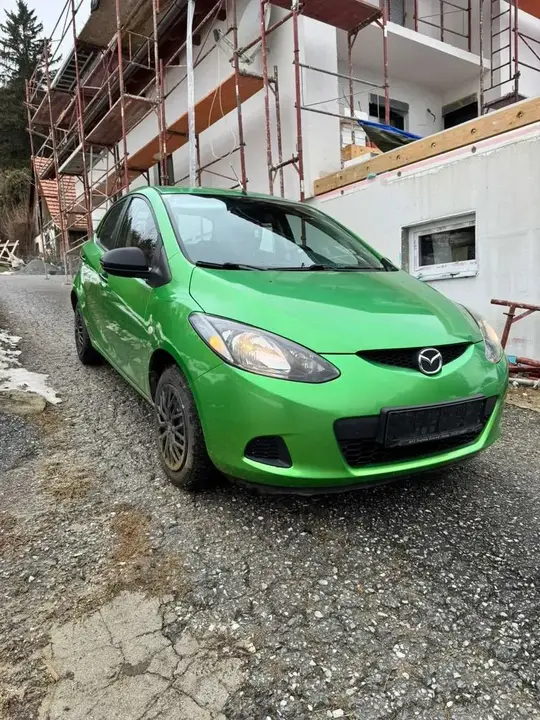Mazda Mazda2 2009 photo 2