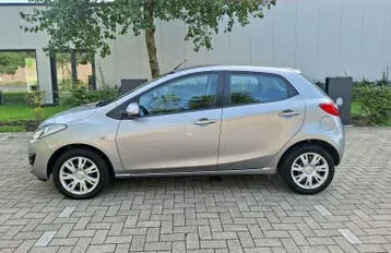 Mazda 2 2011 photo 3