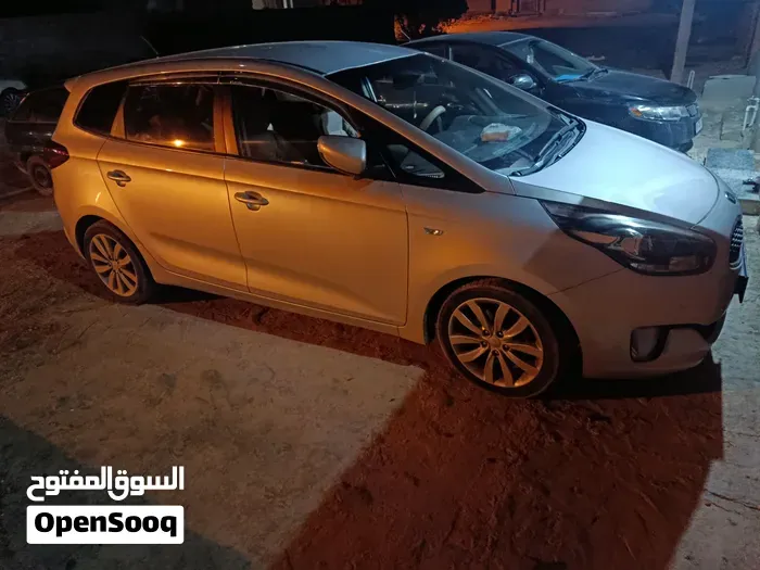 Kia Carens 2015 photo 3