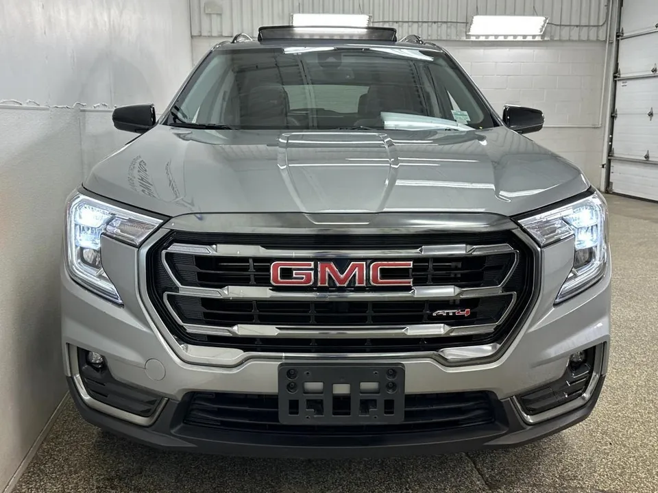 GMC Terrain 2024 photo 2