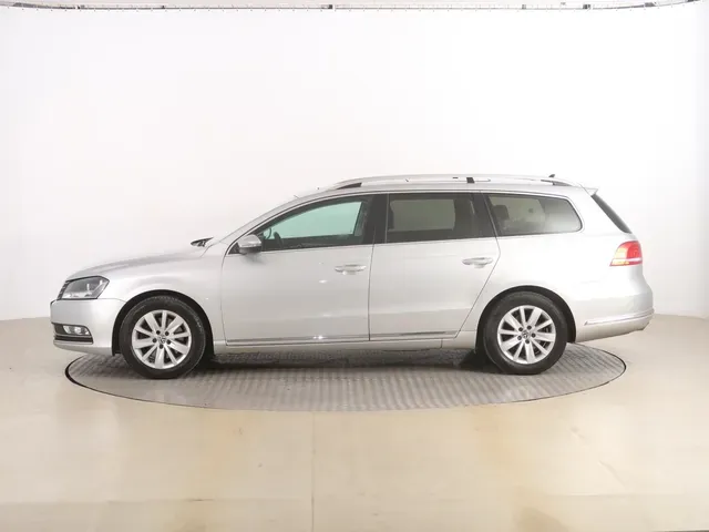 Volkswagen Passat 2013 photo 2