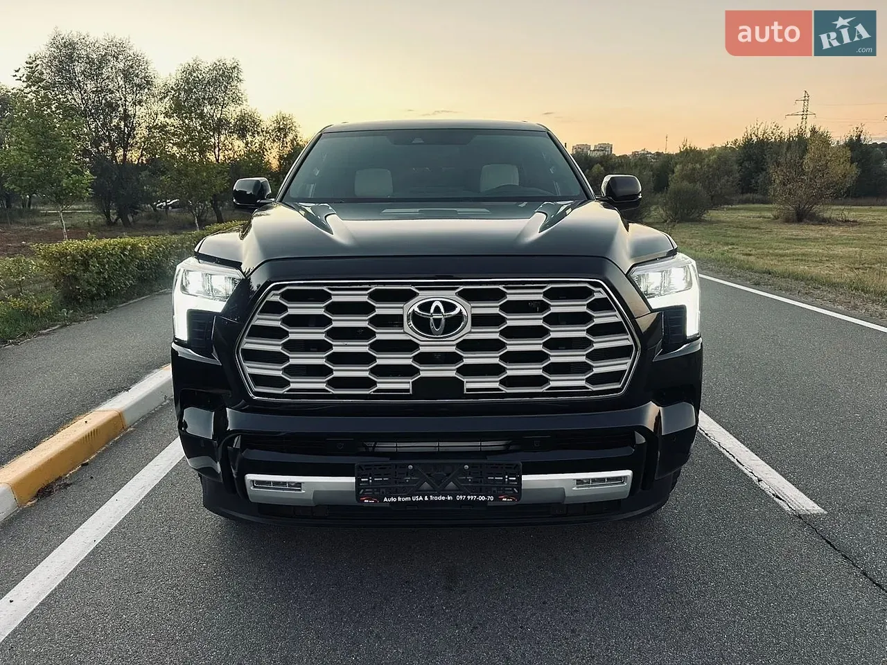 Toyota Sequoia 2023 photo 2