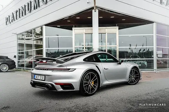 Porsche 911 Turbo S 2021 photo 2