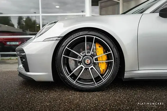 Porsche 911 Turbo S 2021 photo 5