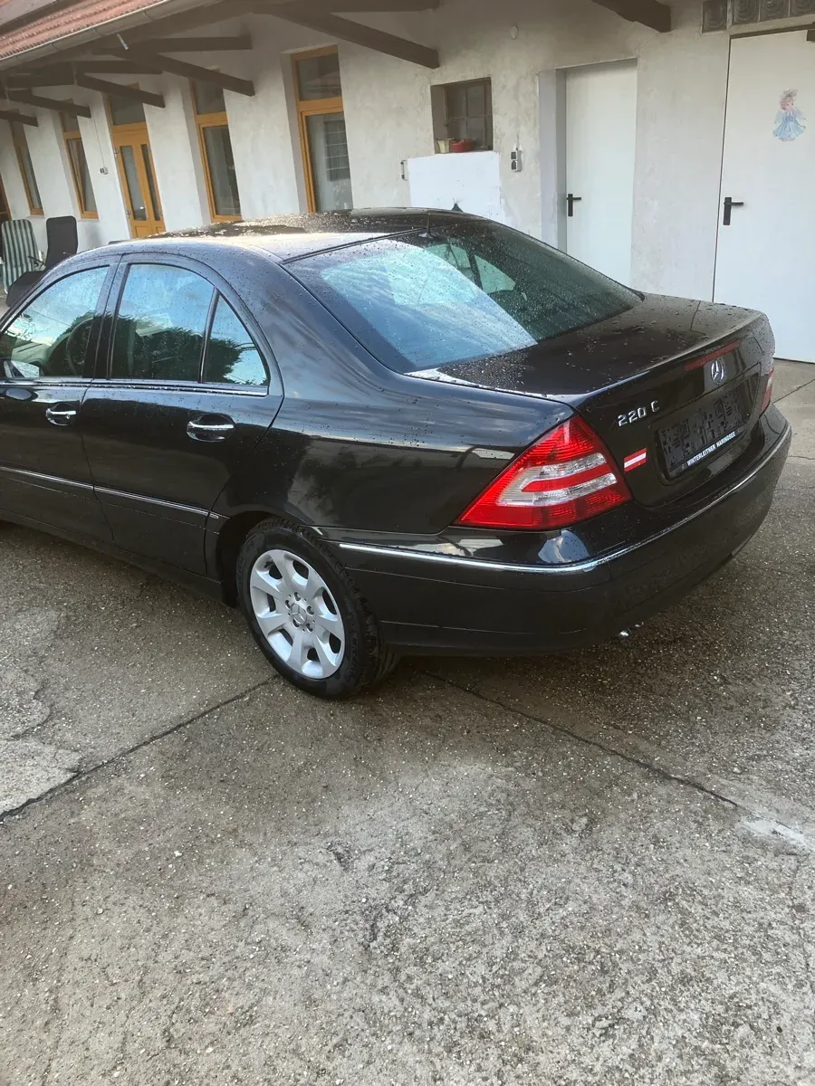 Mercedes-Benz C-Class 2005 photo 3