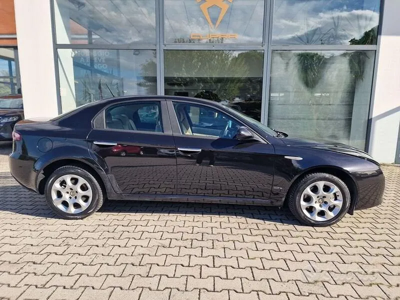 Alfa Romeo 159 2009 photo 4