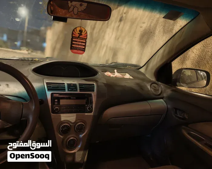 Toyota Yaris 2013 photo 4