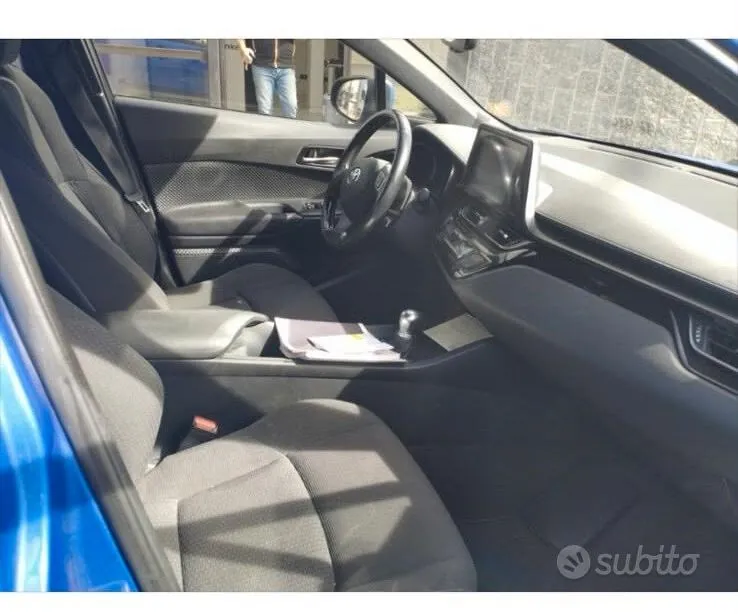 Toyota C-Hr 2019 photo 2
