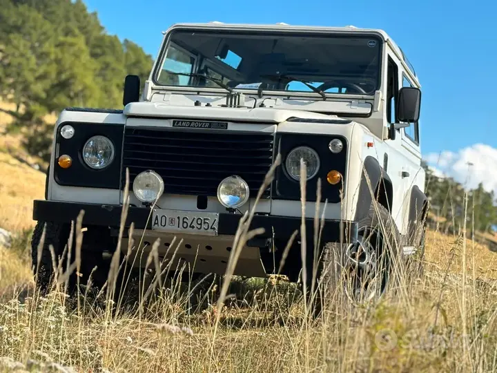 Land Rover Defender 90 1988 photo 3