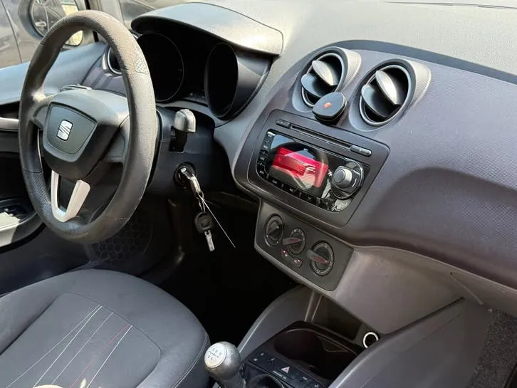 Seat Ibiza 2011 photo 2