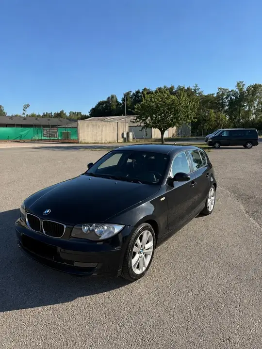 BMW 1 Series 2009 photo 2