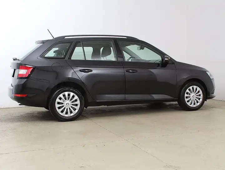 Skoda Fabia 2022 photo 3