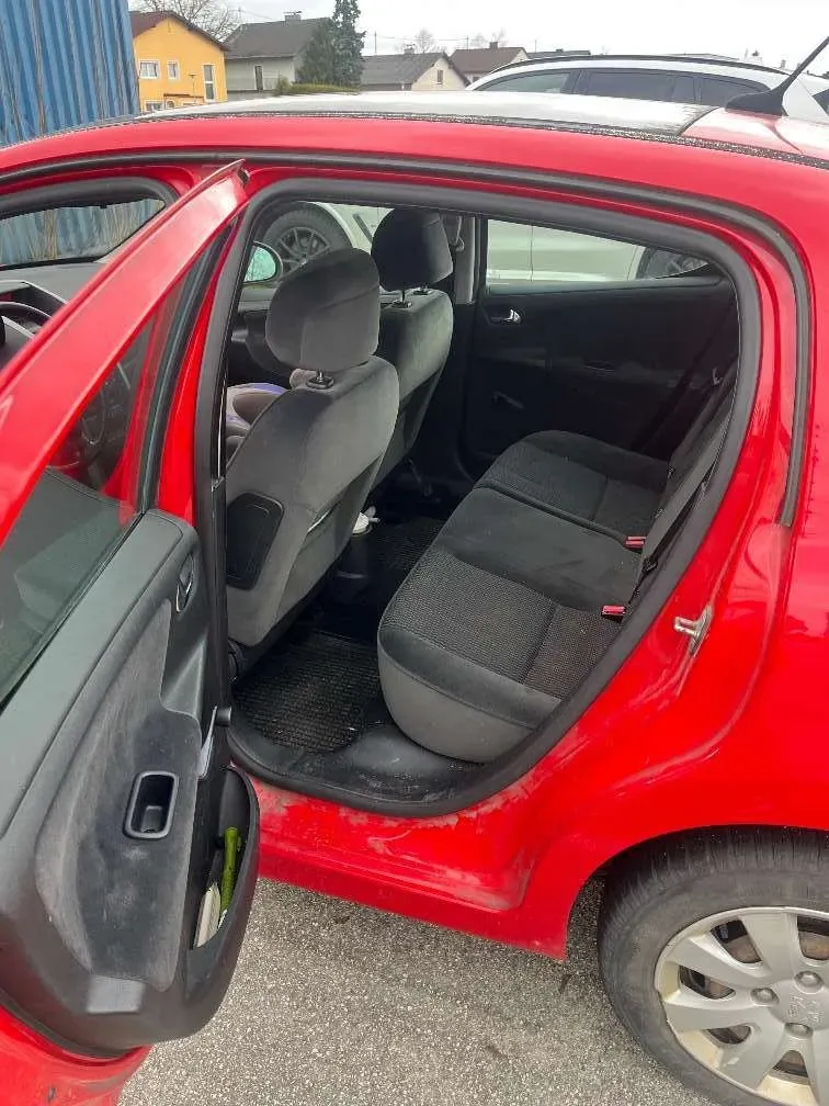 Peugeot 207 2007 photo 2