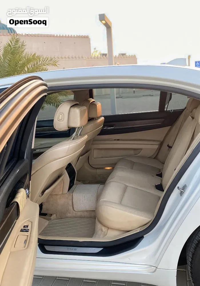 BMW 7 Series 2010 photo 3