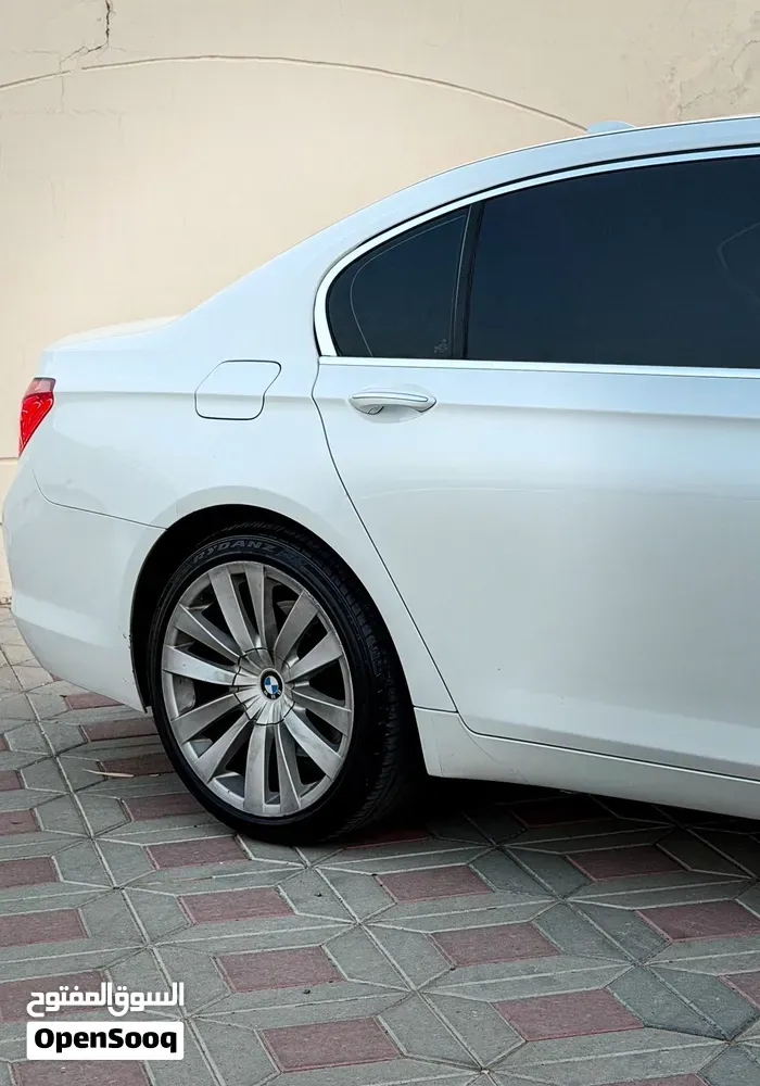 BMW 7 Series 2012 photo 3
