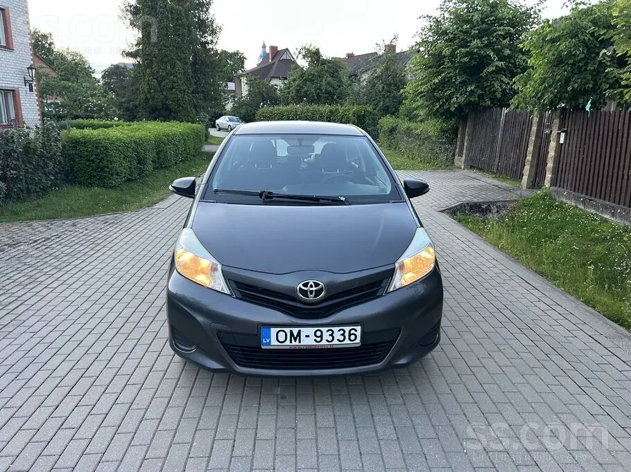 Toyota Yaris 2012 photo 2