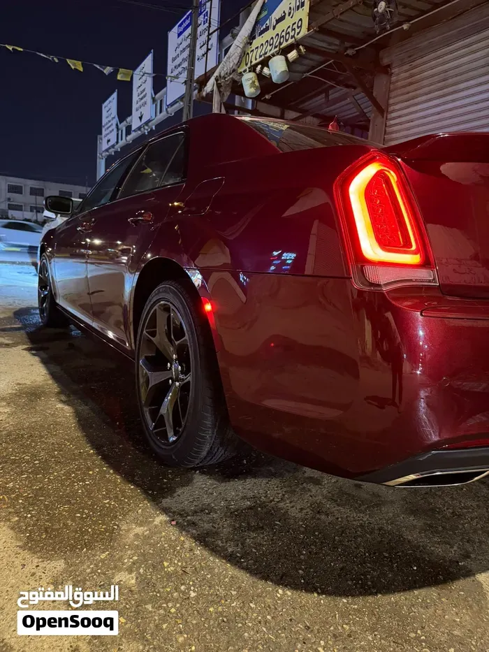 Chrysler 300 2023 photo 2