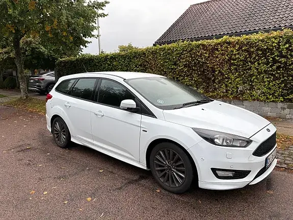 Ford Focus 2017 photo 2
