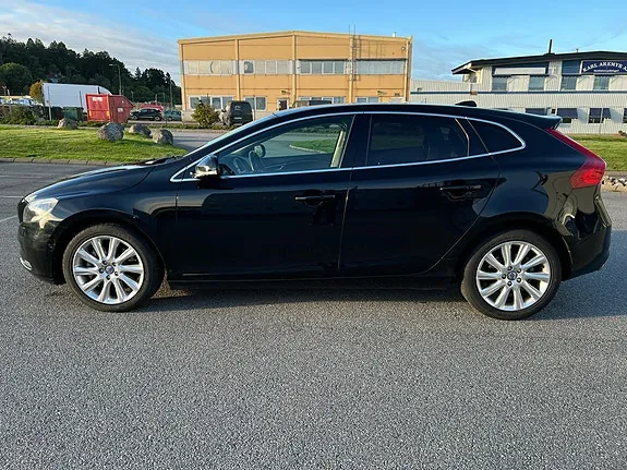 Volvo V40 2013 photo 2