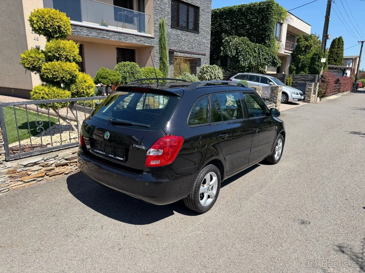 Skoda Fabia 2011 photo 5