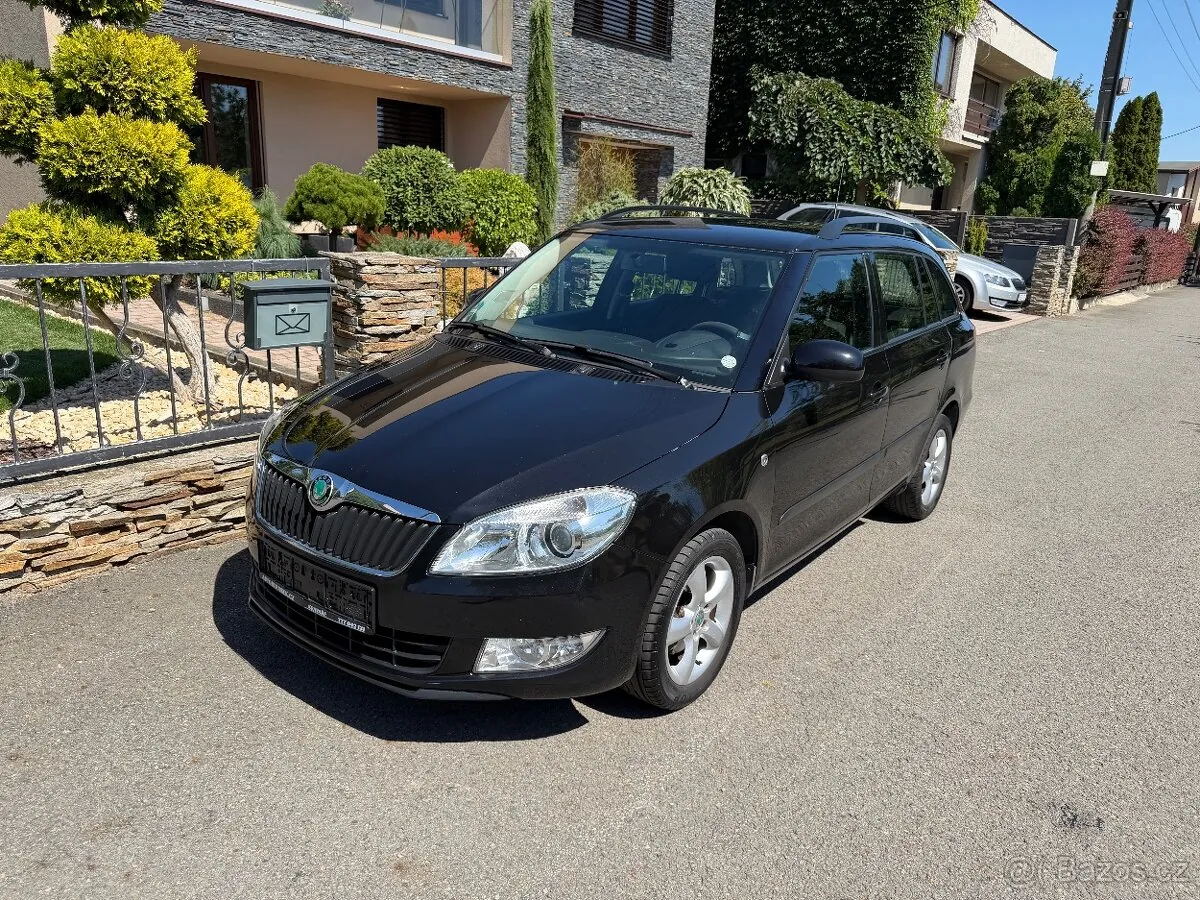 Skoda Fabia 2011 photo 4
