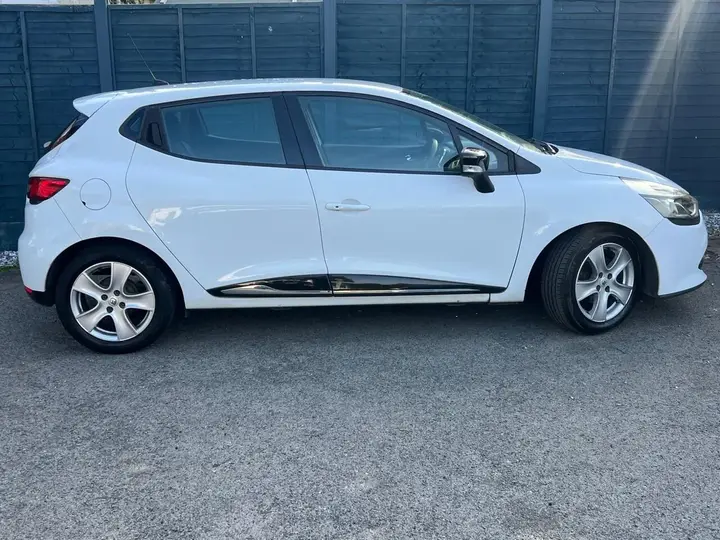 Renault Clio 2014 photo 2