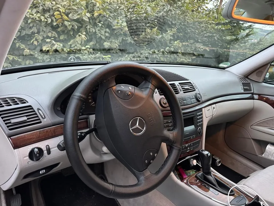 Mercedes-Benz W211