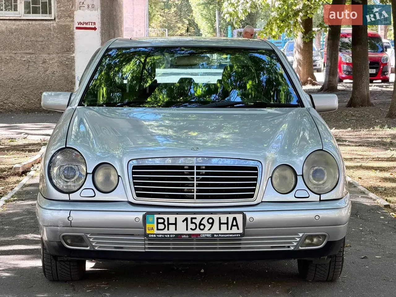 Mercedes-Benz E-Class 1998 photo 2