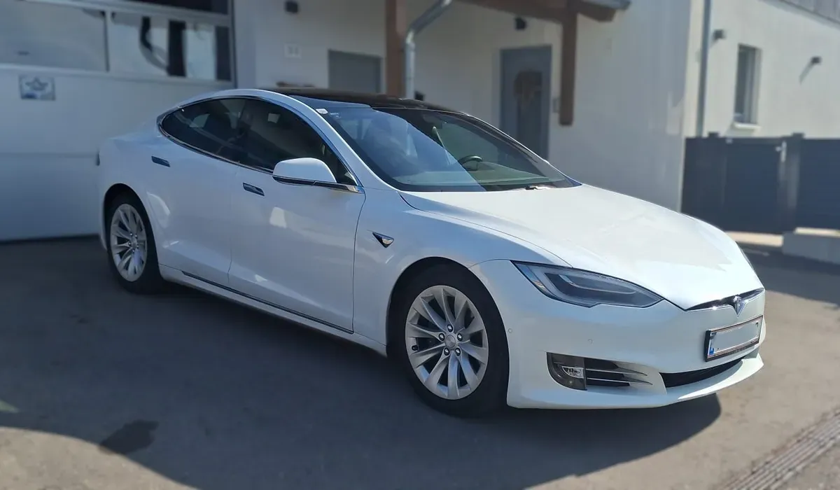 Tesla Model S 2021 photo 3