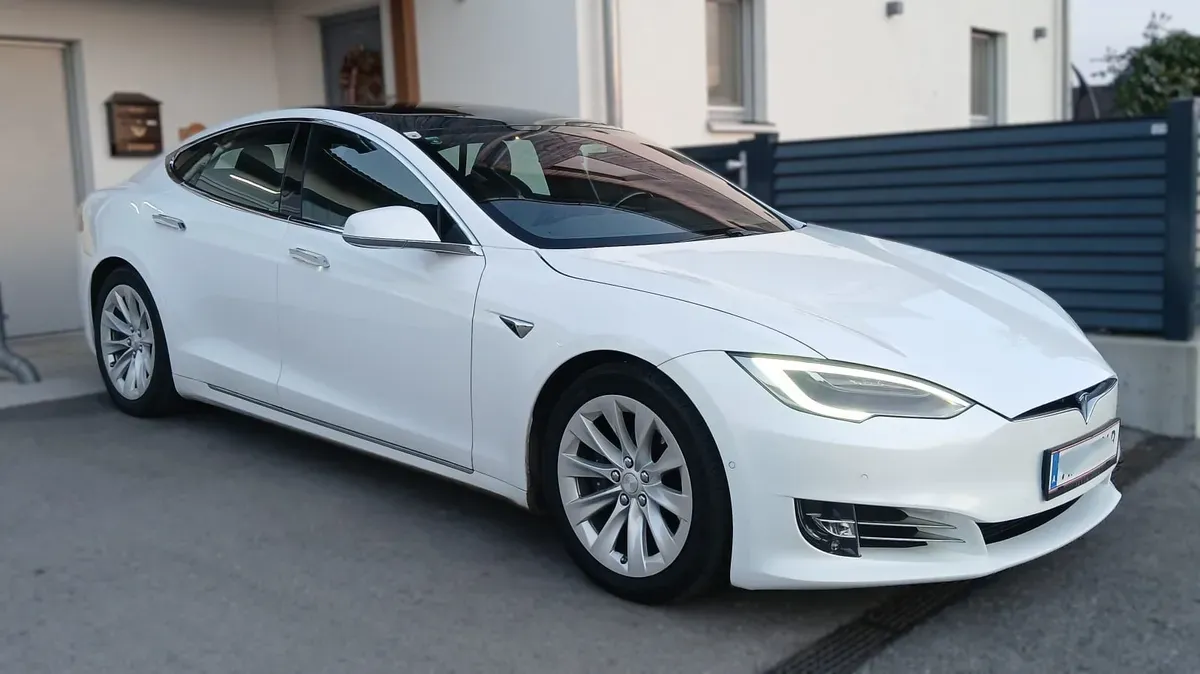 Tesla Model S 2021 photo 2