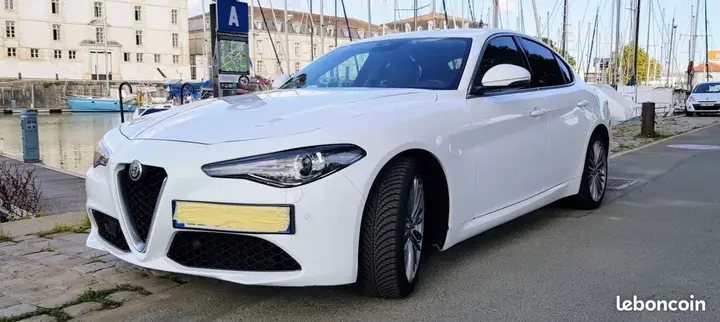 Alfa Romeo Giulia 2018 photo 2
