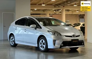 Toyota Prius 2015 photo 2