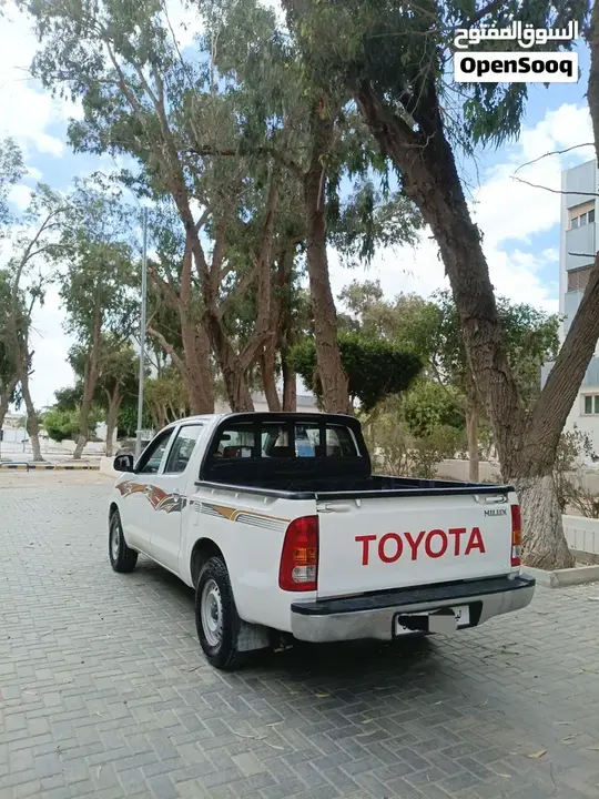 Toyota Hilux 2010 photo 4
