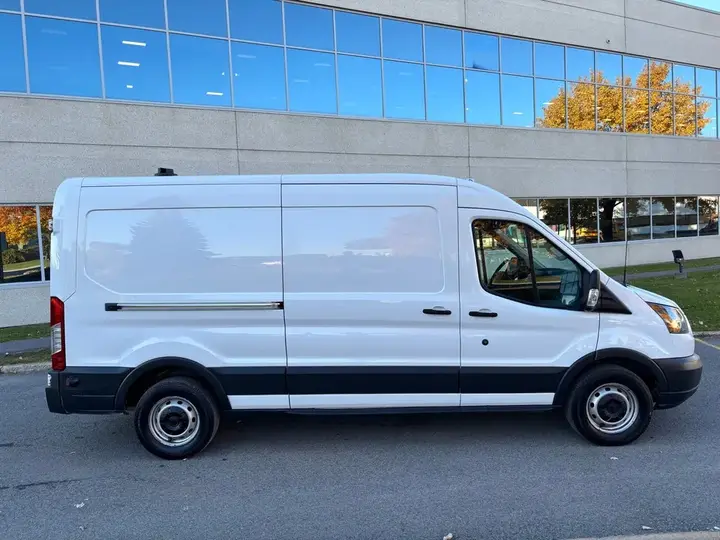 Ford Transit 2018 photo 2