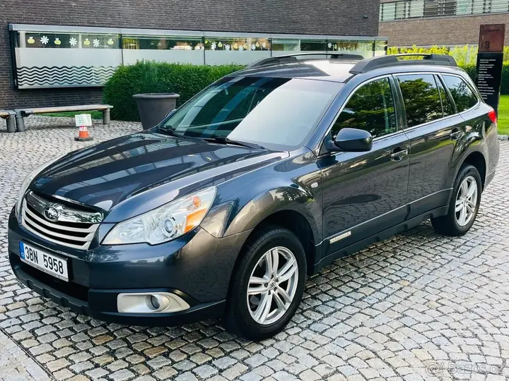Subaru Outback 2012 photo 2