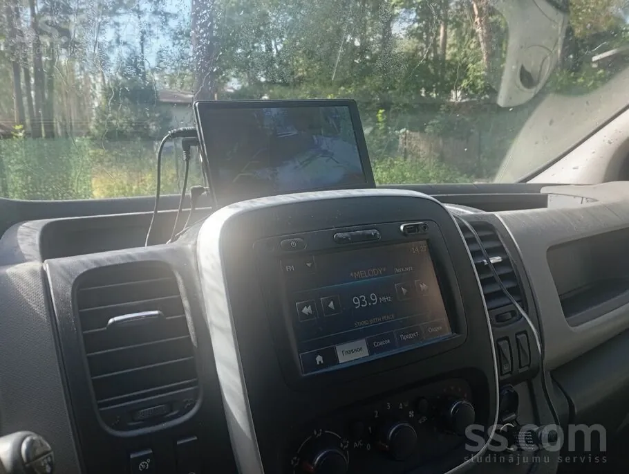Renault Trafic 2014 photo 3