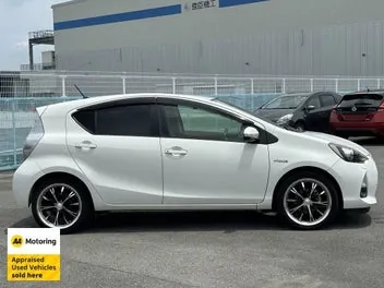 Toyota Aqua 2013 photo 4
