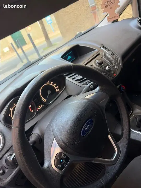 Ford Fiesta 2014 photo 3