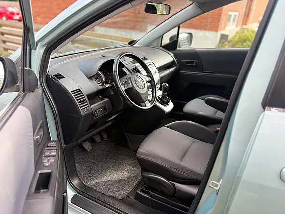 Mazda 5 2006 photo 5