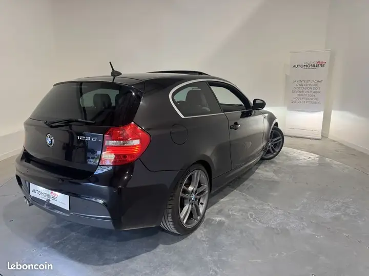 BMW Series 1 2011 photo 2